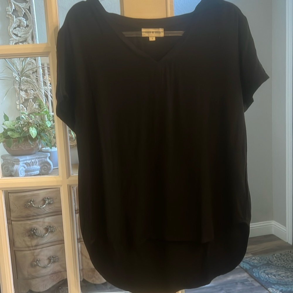 Ladies Cloth  & Stone Black Vee Neck Tee Shirt